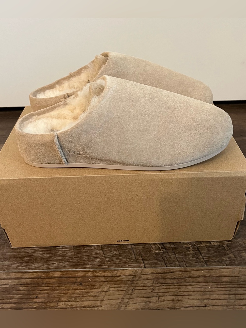 UGG Elea Slip-On Sand